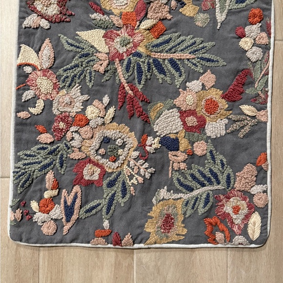 Pottery Barn Arabella Floral Embroidered Pillow Cover NWOT - Picture 7 of 9